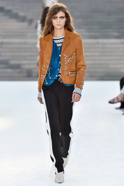 Look 12
